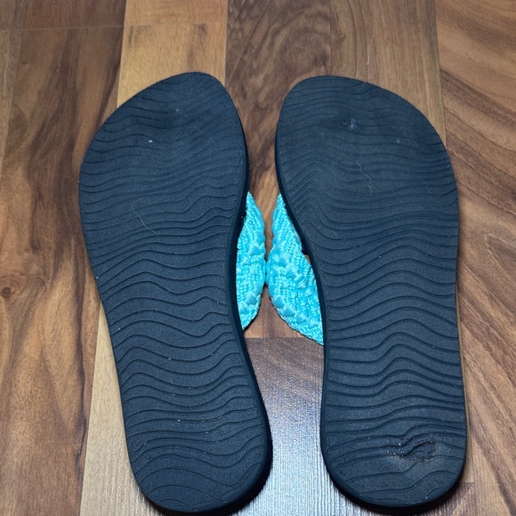 Reef Black and Aqua Flip Flops - Picture 4 of 6